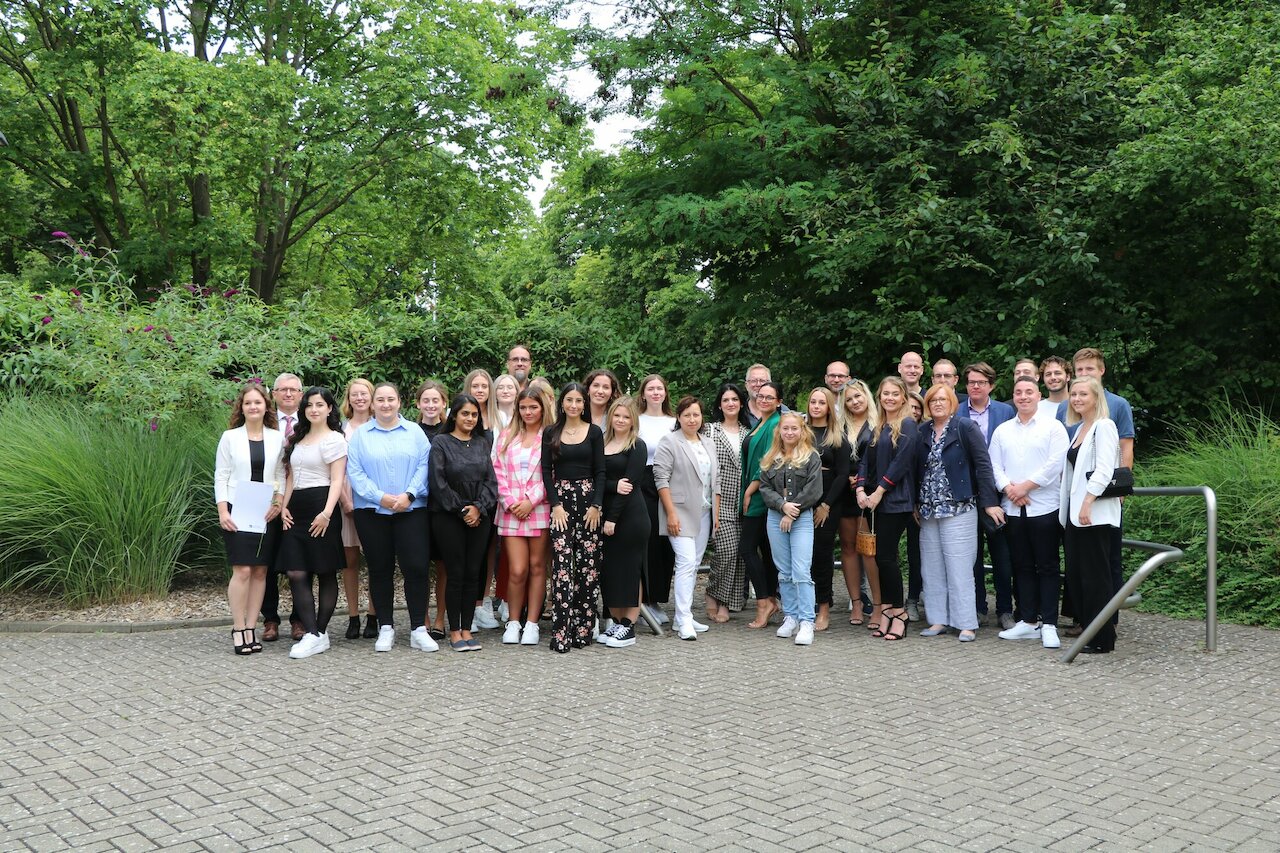 Abschlussfeier für 27 Rechtsanwalts- bzw. Rechtsanwalts- und Notarfachangestellte Image 1