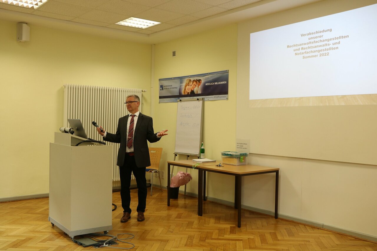 Abschlussfeier für 27 Rechtsanwalts- bzw. Rechtsanwalts- und Notarfachangestellte Image 2