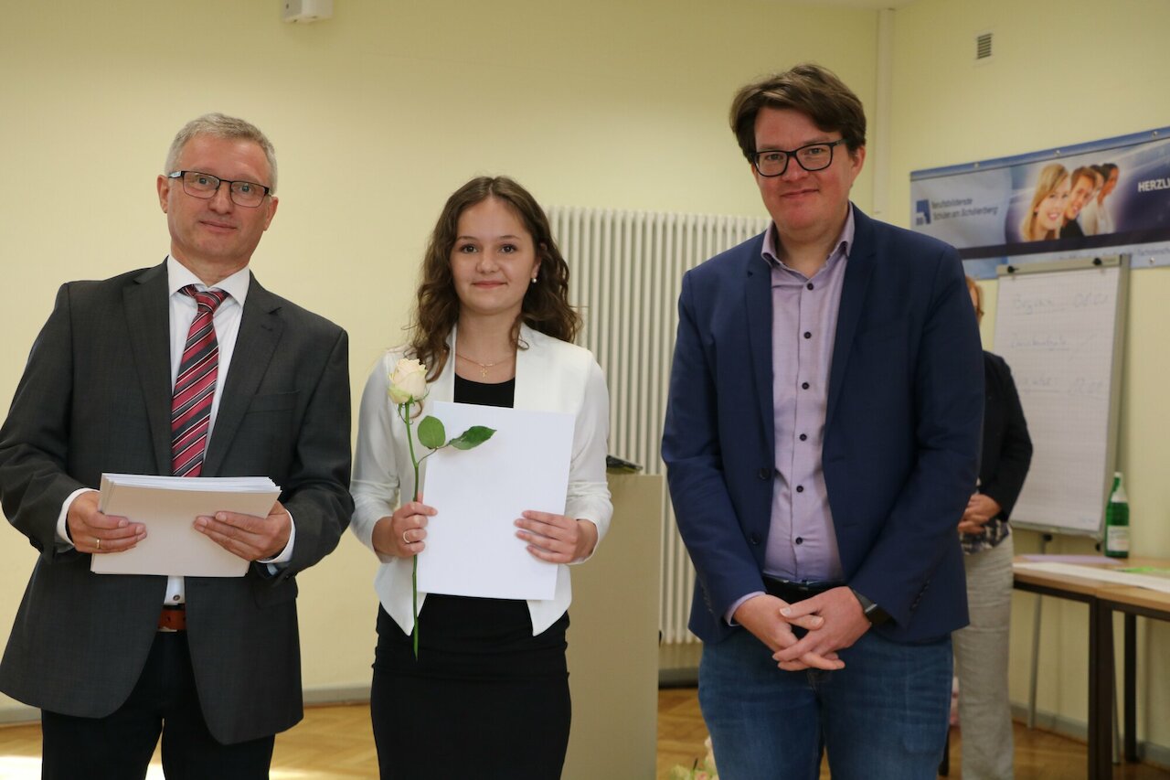 Abschlussfeier für 27 Rechtsanwalts- bzw. Rechtsanwalts- und Notarfachangestellte Image 9