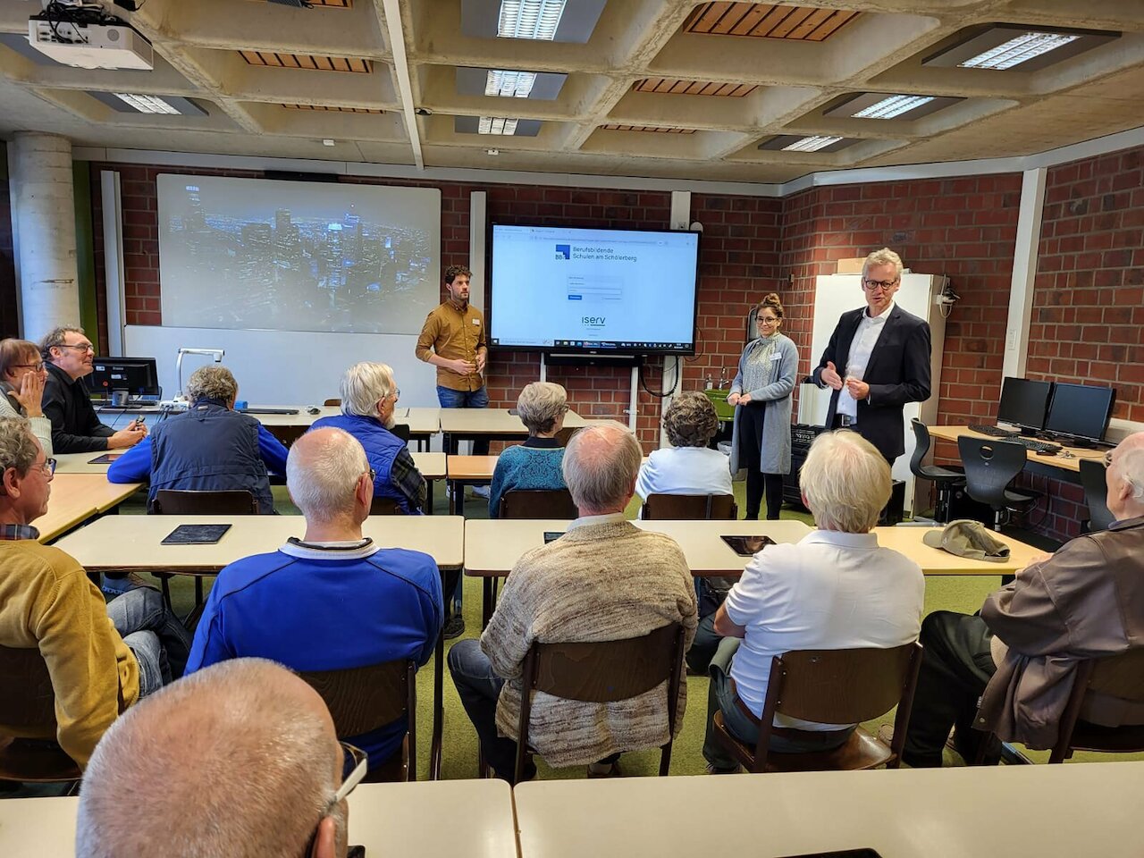 Pensionärstreffen an unserer Schule Image 4