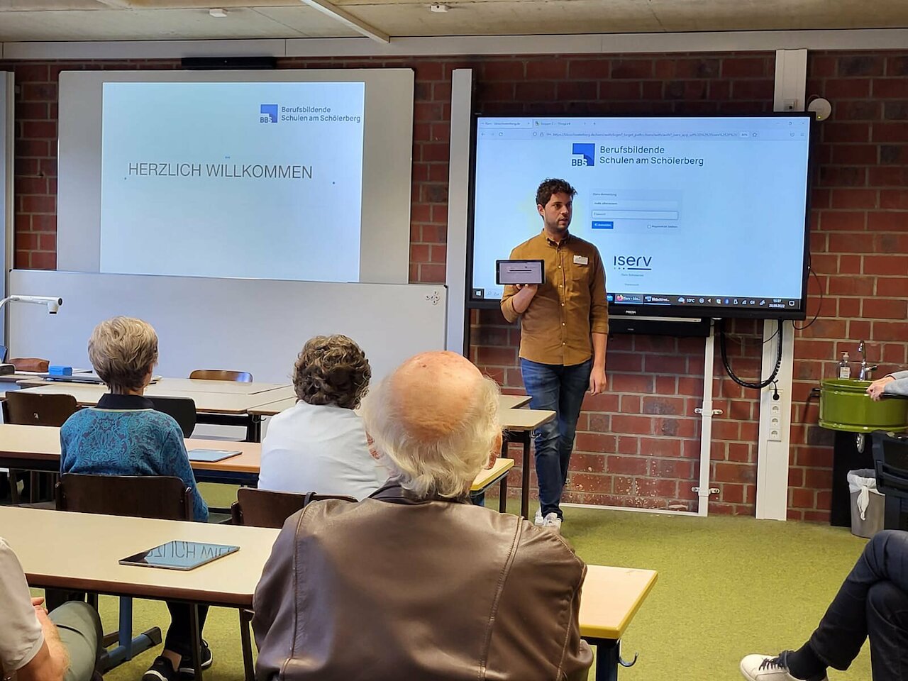 Pensionärstreffen an unserer Schule Image 5