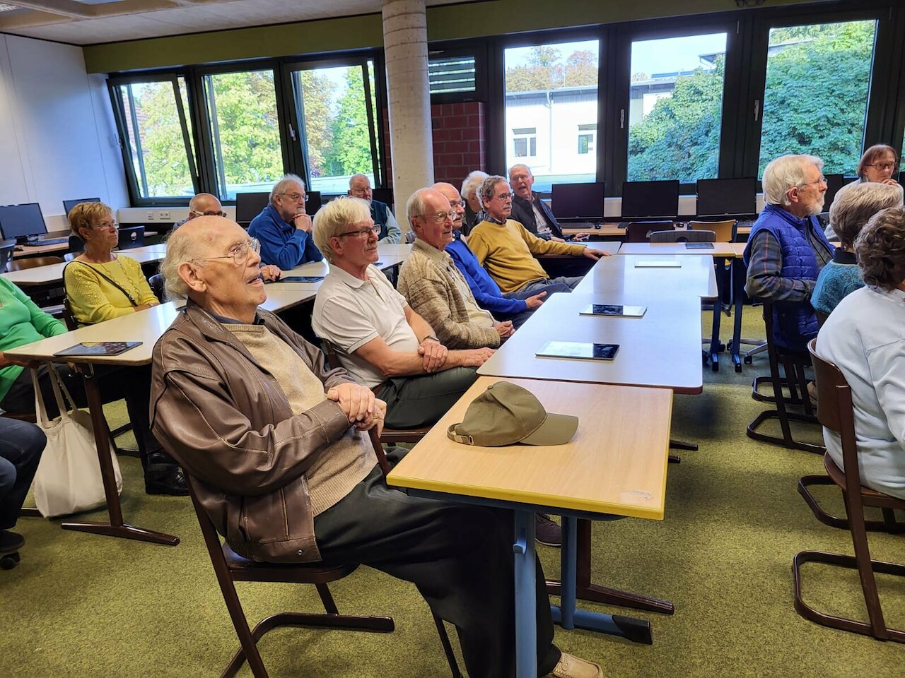 Pensionärstreffen an unserer Schule Image 6
