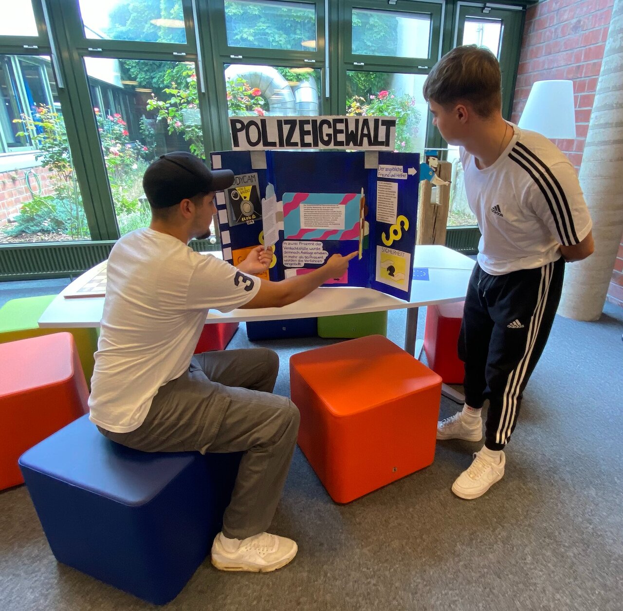 Ausstellung des Jahrgangs 12 der Fachoberschule  Image 2