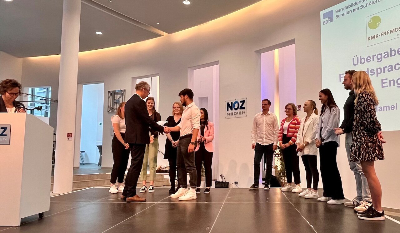 Englisch für Industriekaufleute - Feierliche Übergabe der KMK-Fremdsprachenzertifikate Image 2