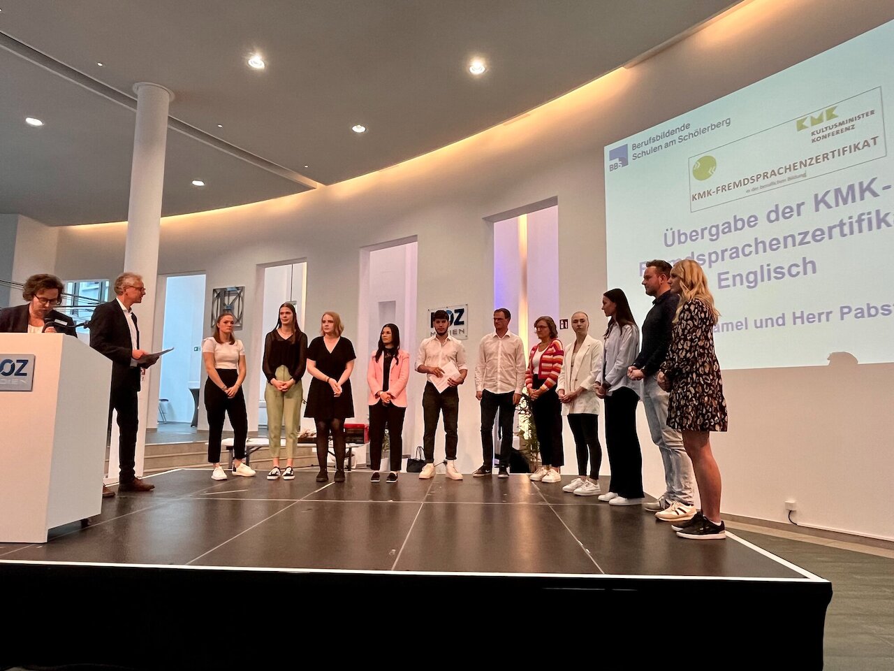 Englisch für Industriekaufleute - Feierliche Übergabe der KMK-Fremdsprachenzertifikate Image 3