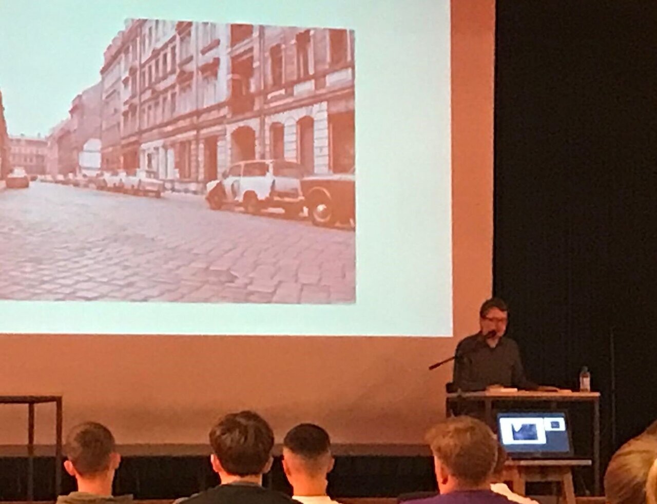 Zeitzeugenbericht über das Leben in der ehemaligen DDR und den Mauerfall  Image 1