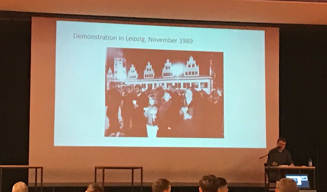 Zeitzeugenbericht über das Leben in der ehemaligen DDR und den Mauerfall  Image 2