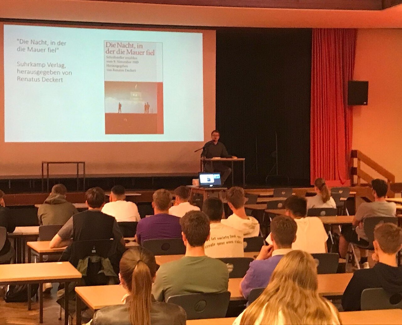 Zeitzeugenbericht über das Leben in der ehemaligen DDR und den Mauerfall Image 3