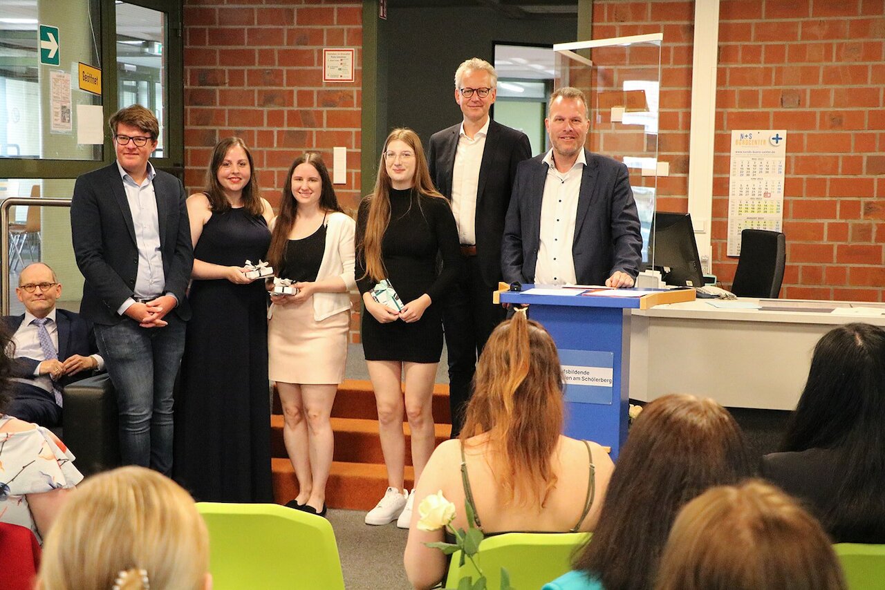 Abschlussfeier der Rechtsanwalts- bzw. Rechtsanwalts- und Notarfachangestellte Image 2