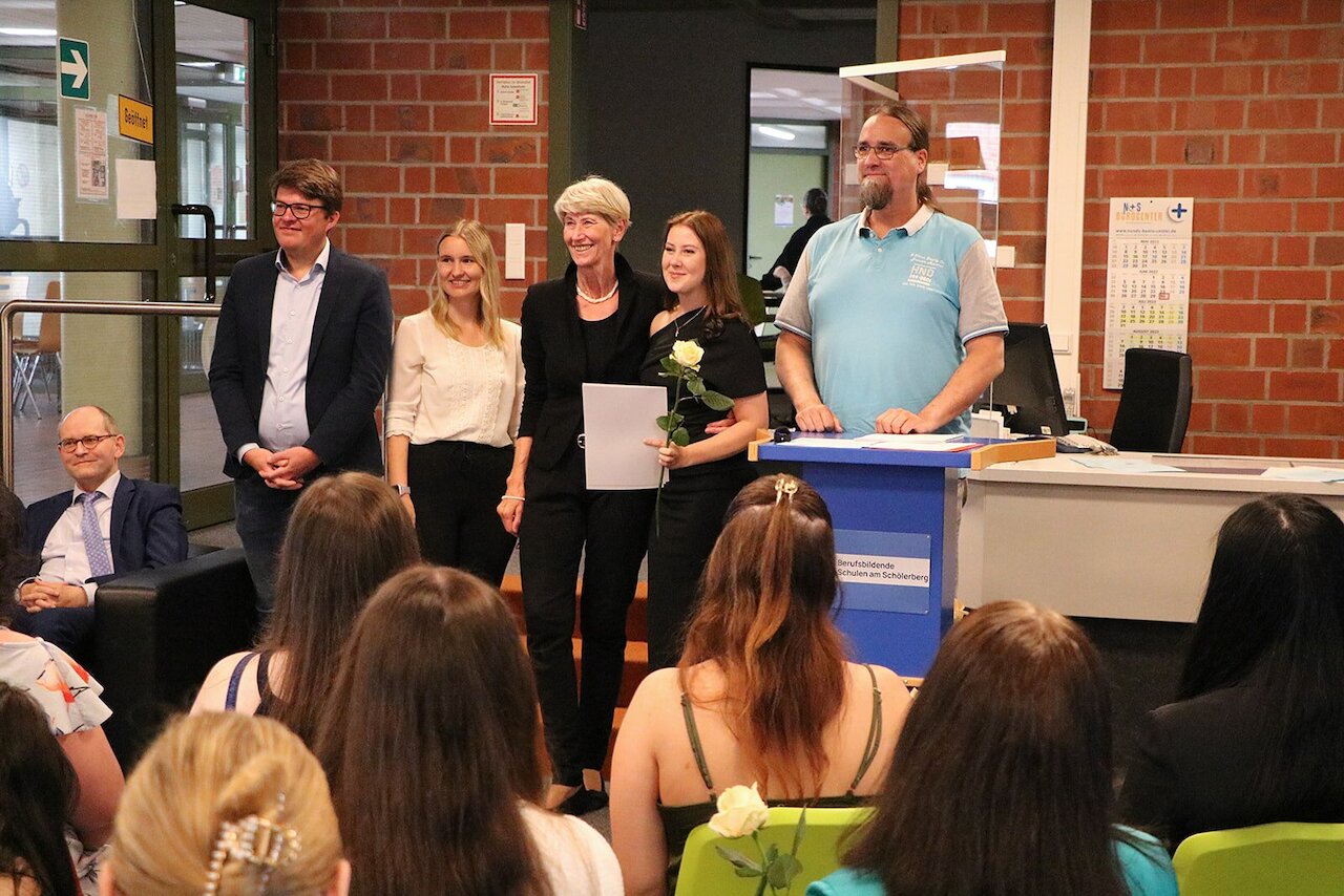 Abschlussfeier der Rechtsanwalts- bzw. Rechtsanwalts- und Notarfachangestellte Image 4