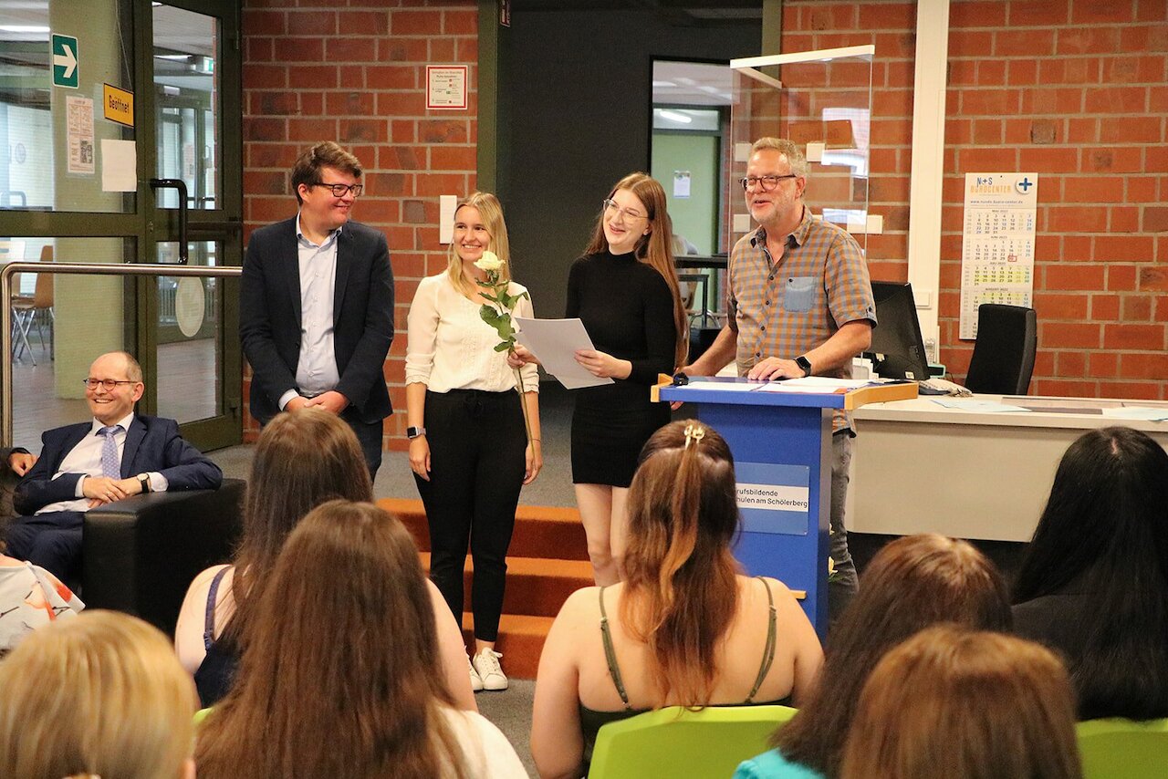 Abschlussfeier der Rechtsanwalts- bzw. Rechtsanwalts- und Notarfachangestellte Image 5