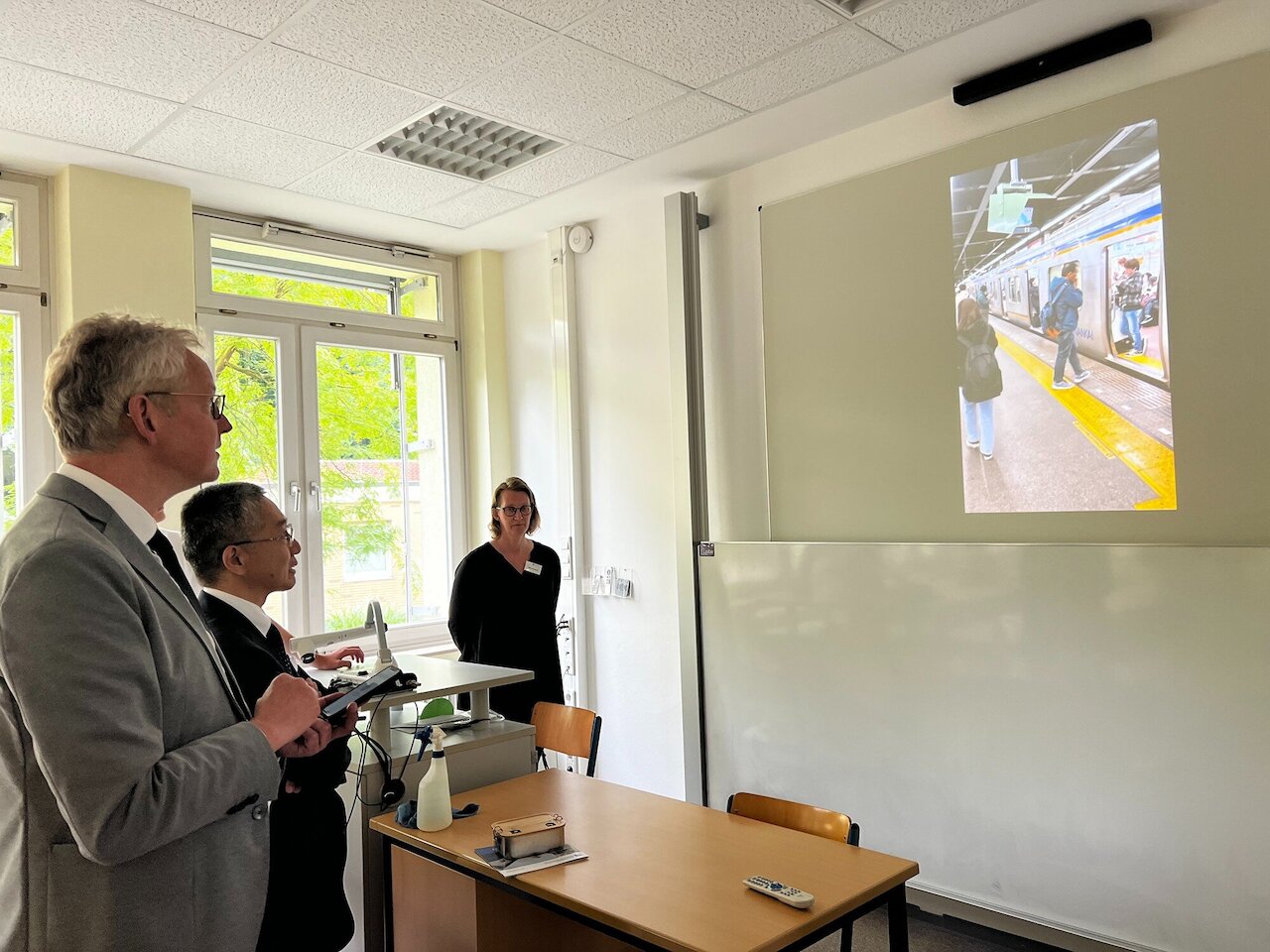 Japanischer Generalkonsul Toda besucht die BBS am Schölerberg Image 13
