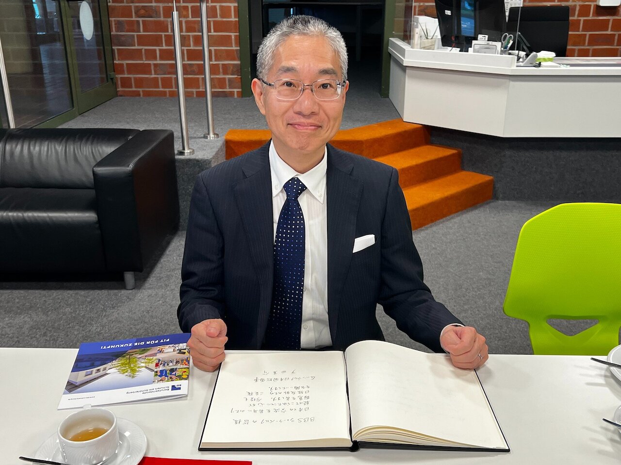 Japanischer Generalkonsul Toda besucht die BBS am Schölerberg Image 1