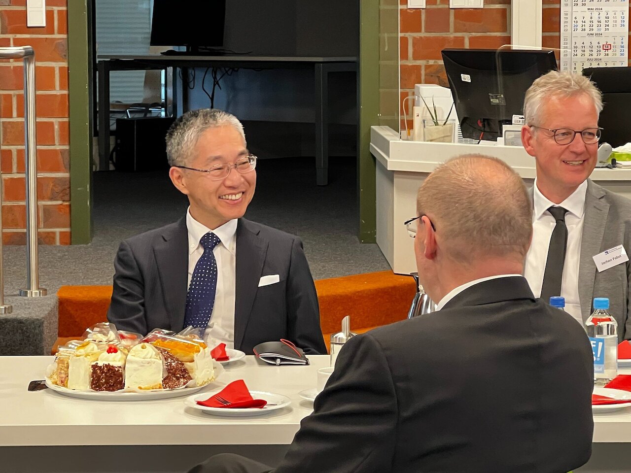 Japanischer Generalkonsul Toda besucht die BBS am Schölerberg Image 4