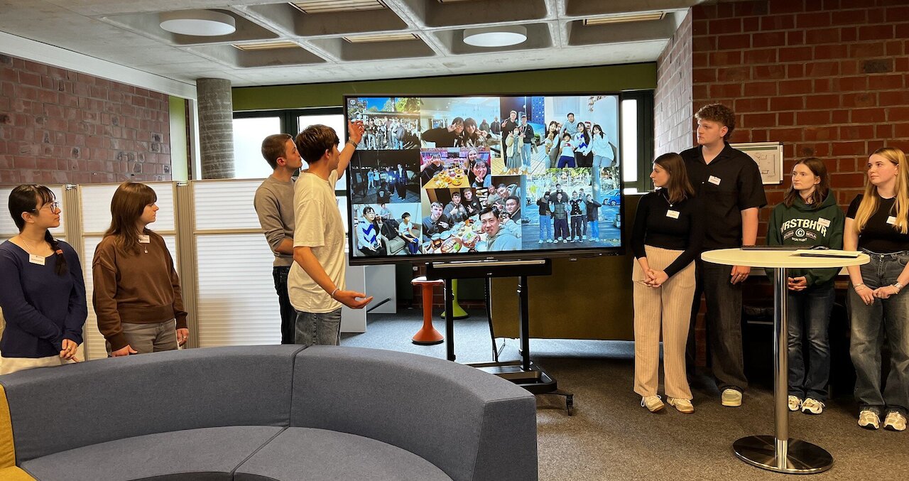 Japanischer Generalkonsul Toda besucht die BBS am Schölerberg Image 5