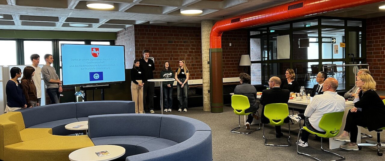 Japanischer Generalkonsul Toda besucht die BBS am Schölerberg Image 8