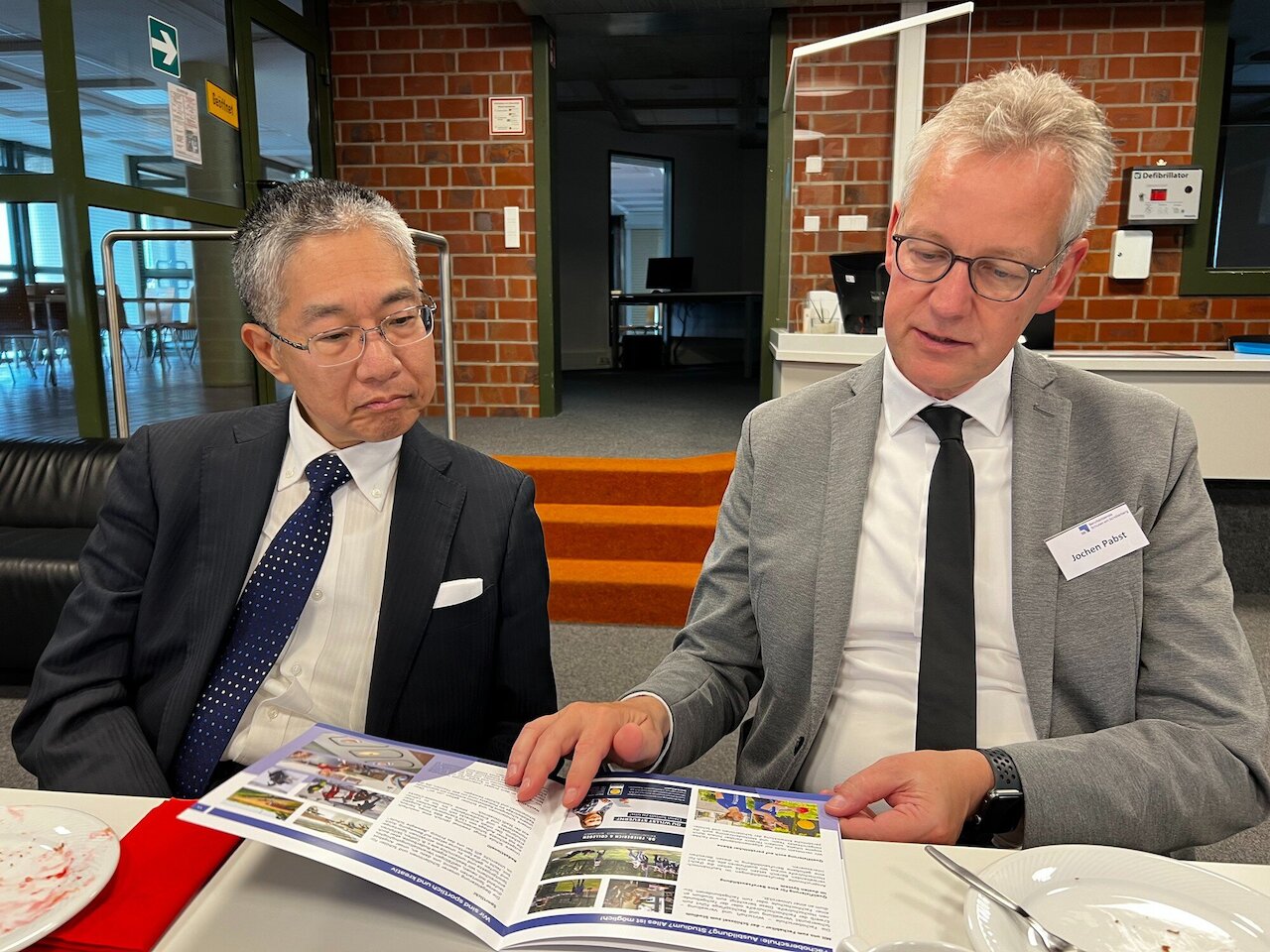 Japanischer Generalkonsul Toda besucht die BBS am Schölerberg Image 9