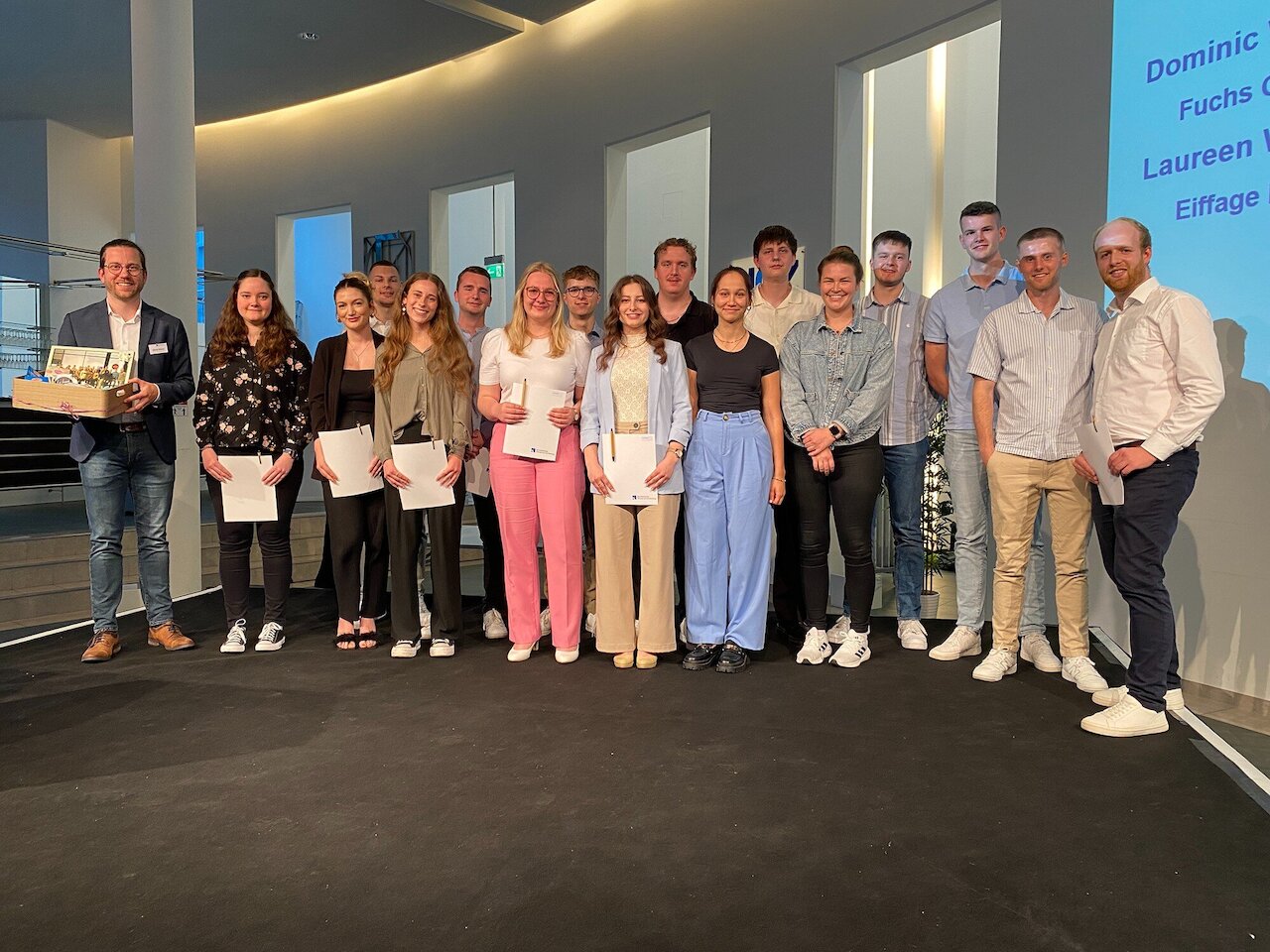 Abschlussfeier der Industriekaufleute, der Medienkaufleute Digital und Print und der Absolventinnen und Absolventen der VWA Image 3