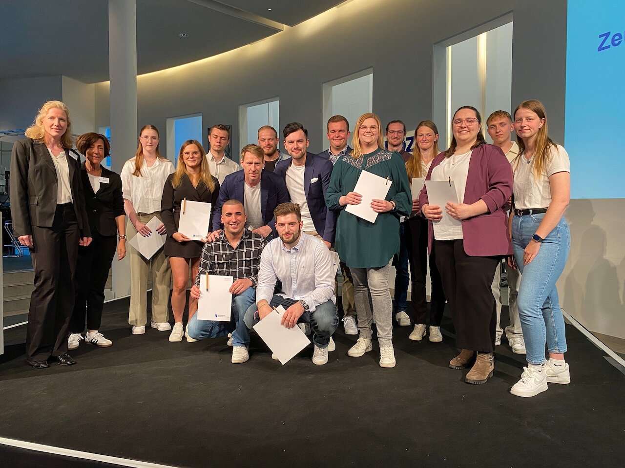 Abschlussfeier der Industriekaufleute, der Medienkaufleute Digital und Print und der Absolventinnen und Absolventen der VWA Image 5