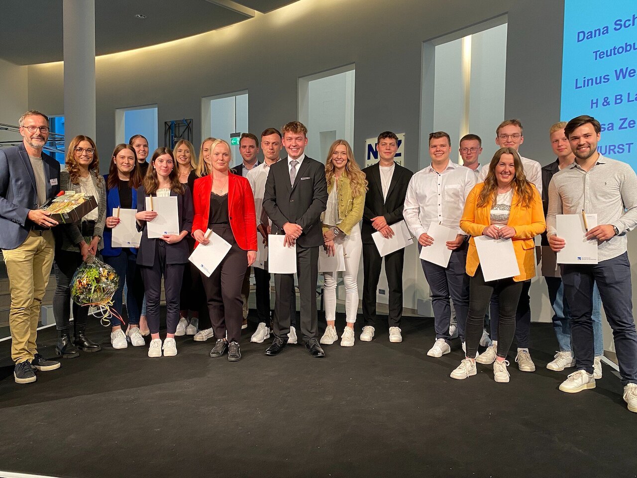 Abschlussfeier der Industriekaufleute, der Medienkaufleute Digital und Print und der Absolventinnen und Absolventen der VWA Image 8