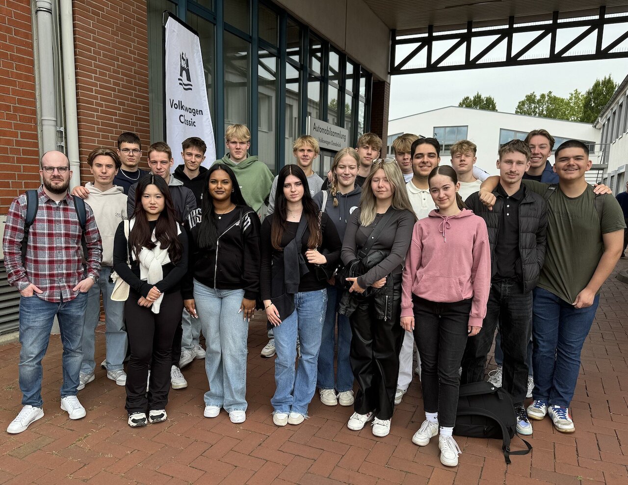 Betriebsbesichtigung des Jahrgangs 11 des Wirtschaftsgymnasiums Image 1