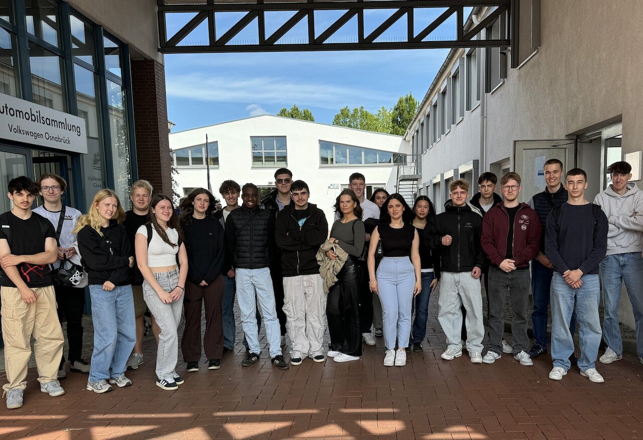 Betriebsbesichtigung des Jahrgangs 11 des Wirtschaftsgymnasiums Image 2