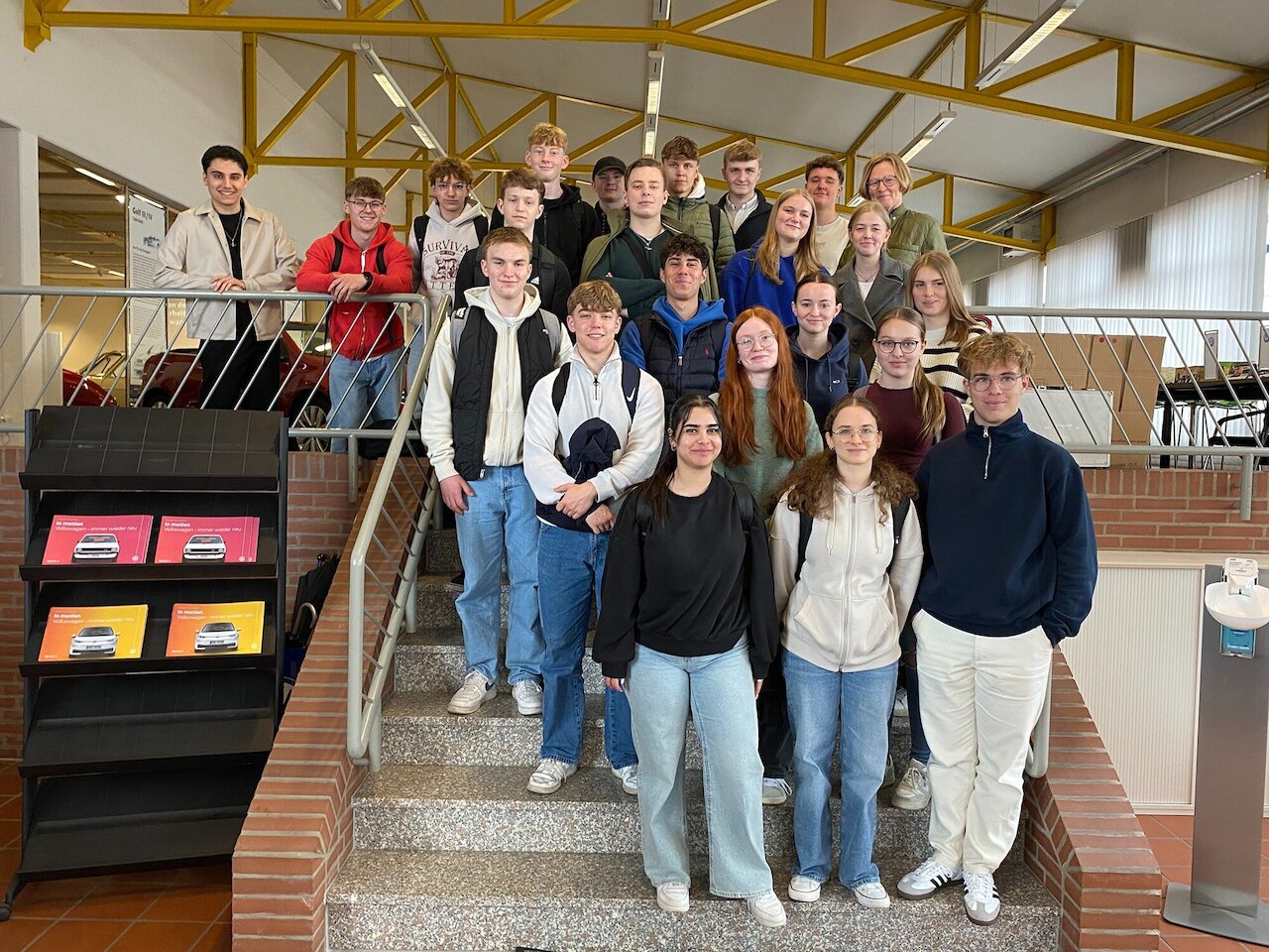 Betriebsbesichtigung des Jahrgangs 11 des Wirtschaftsgymnasiums Image 3