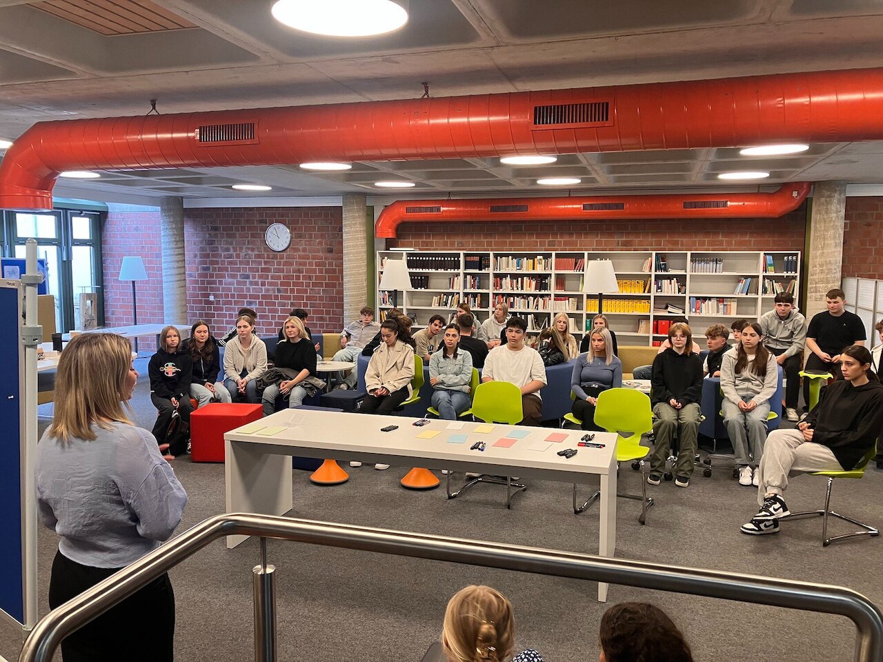 Pilotprojekt „Individuelles Lernen“ in der Fachoberschule gestartet Image 1