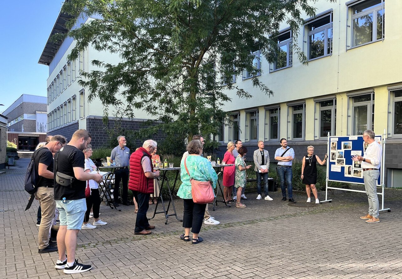 Mitglieder des Stadtrats Osnabrück sowie des Ausschusses Schule und Sport besuchen BBS am Schölerberg Image 2