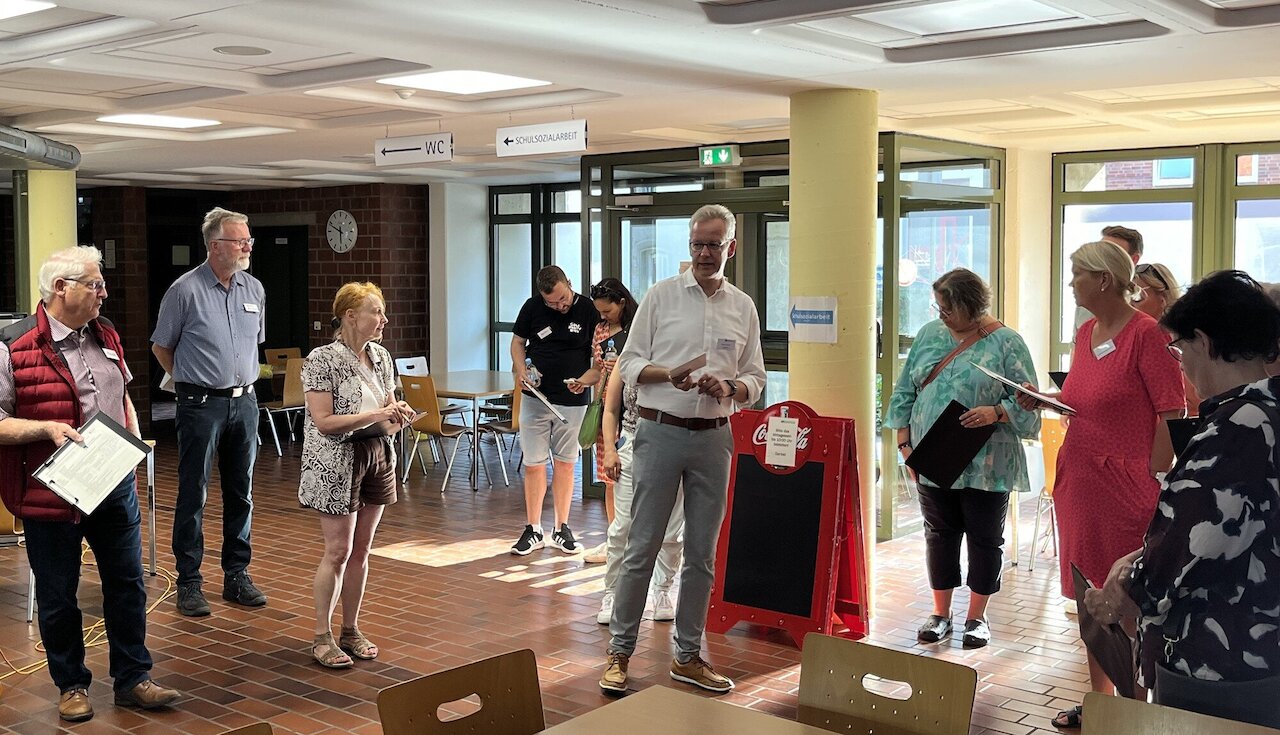 Mitglieder des Stadtrats Osnabrück sowie des Ausschusses Schule und Sport besuchen BBS am Schölerberg Image 7