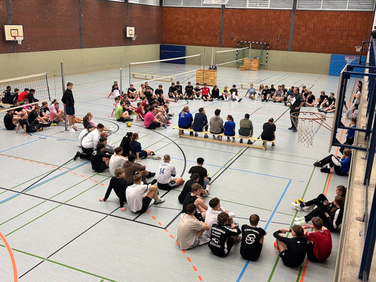 Spannende Spiele beim Weihnachts-Volleyballturnier Image 4