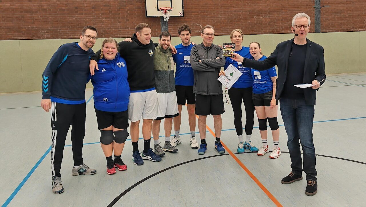 Spannende Spiele beim Weihnachts-Volleyballturnier Image 6