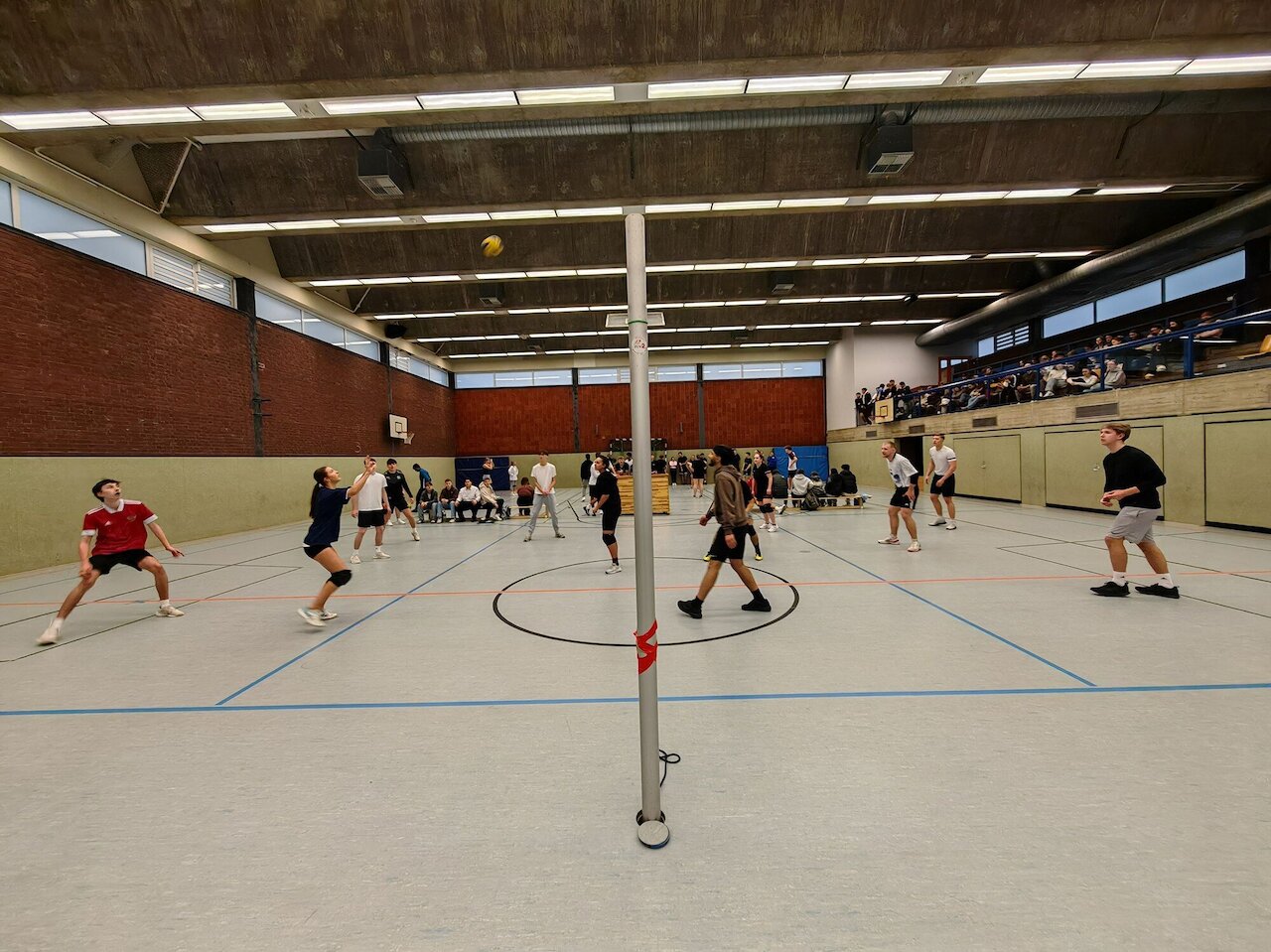 Spannende Spiele beim Weihnachts-Volleyballturnier Image 7