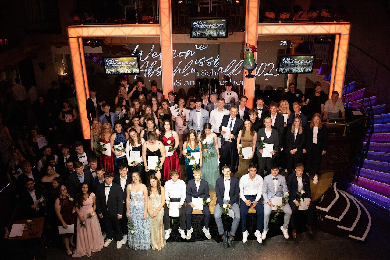 Fachabiturientinnen und Fachabiturienten 2025 feiern einen unvergesslichen Abend im Alando Image 1
