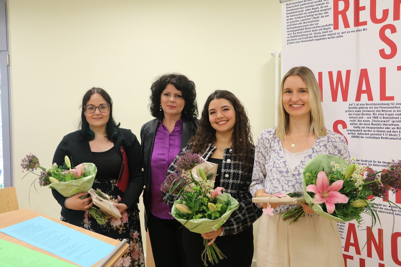 Feierliche Verabschiedung der Rechtsanwalts- und Notarfachangestellten Image 8