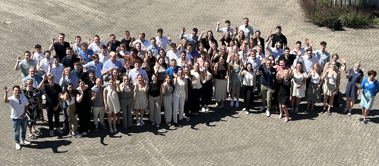 Feierliche Abschlussveranstaltung der Industriekaufleute, der Medienkaufleute Digital und Print und der Absolventinnen und Absolventen der VWA mit vielen Gästen