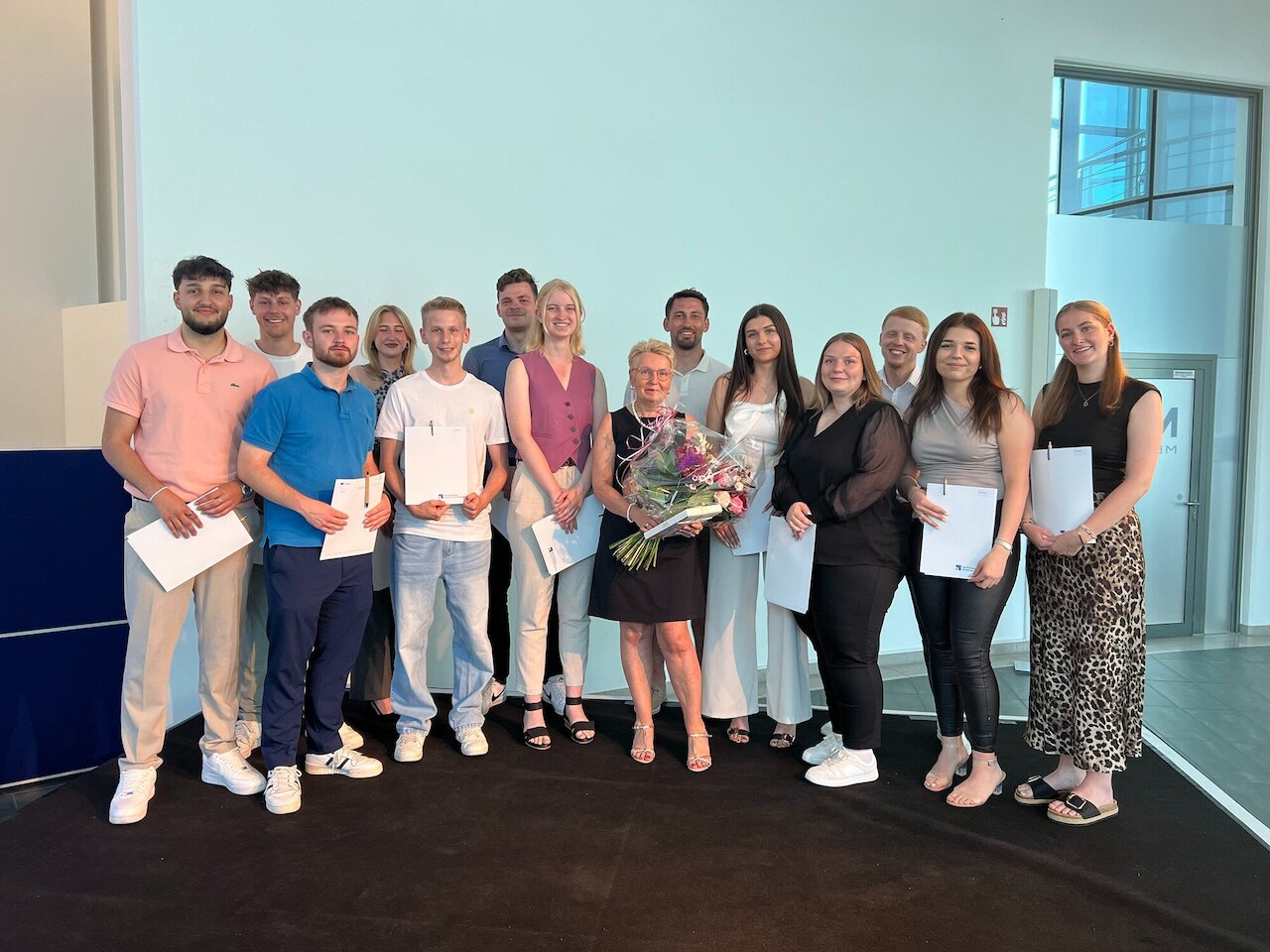 Feierliche Abschlussveranstaltung der Industriekaufleute, der Medienkaufleute Digital und Print und der Absolventinnen und Absolventen der VWA mit vielen Gästen Image 5