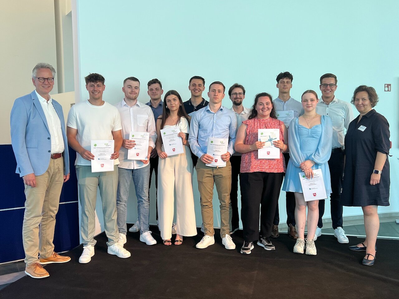 Feierliche Abschlussveranstaltung der Industriekaufleute, der Medienkaufleute Digital und Print und der Absolventinnen und Absolventen der VWA mit vielen Gästen Image 6