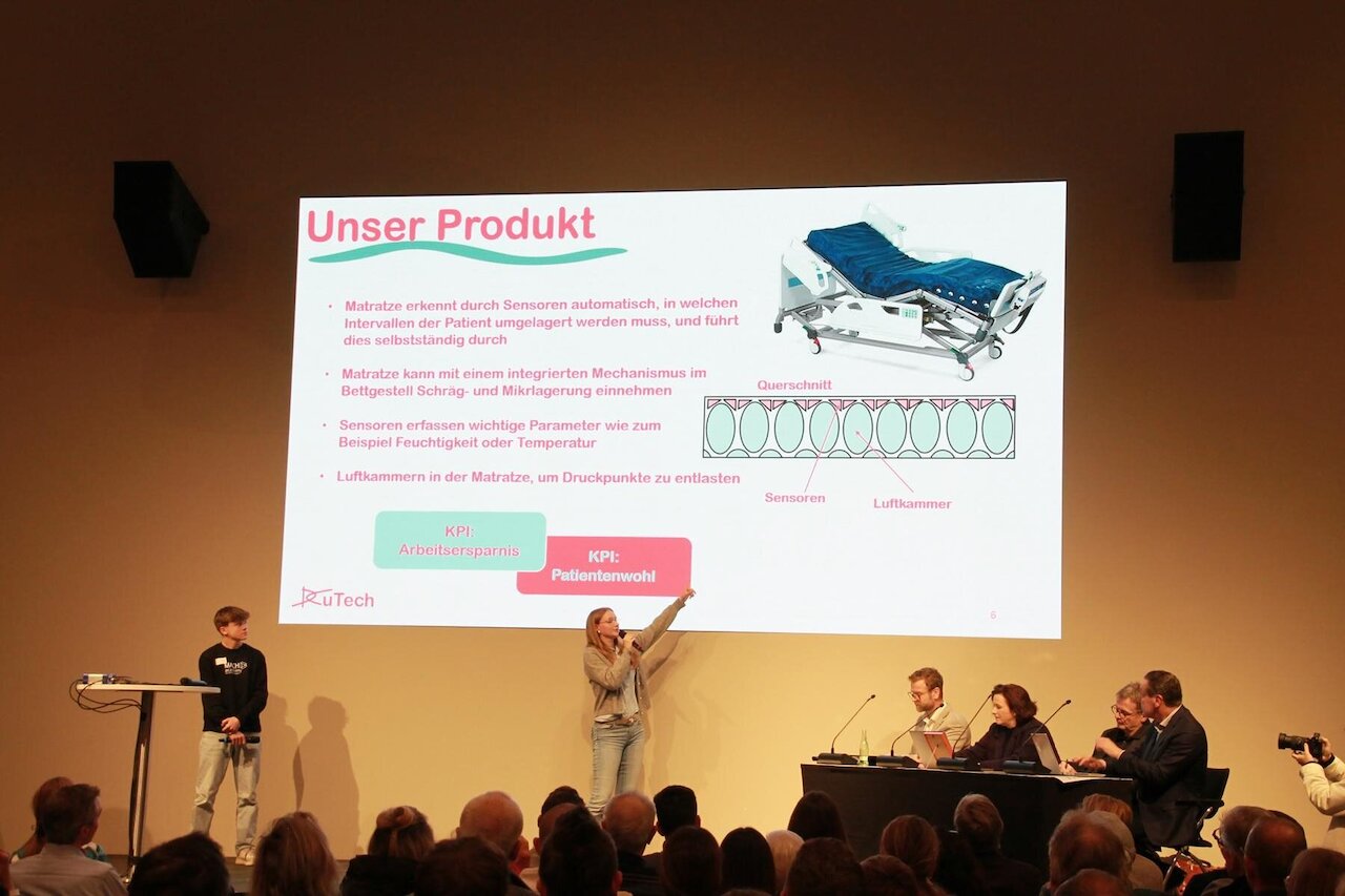 Finale der MACHacademy „School Edition“ – Schüler des Wirtschaftsgymnasiums beeindrucken mit starken Startup-Ideen Image 3