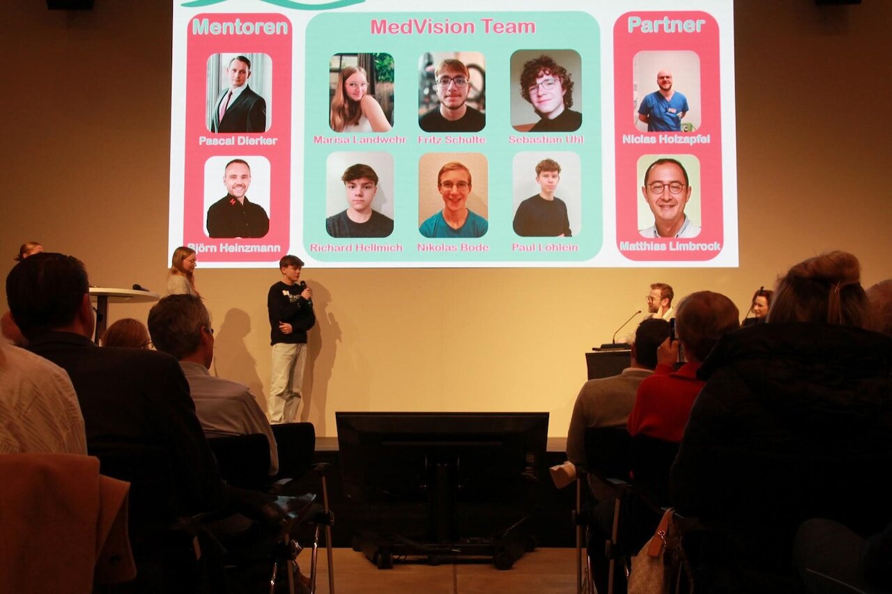 Finale der MACHacademy „School Edition“ – Schüler des Wirtschaftsgymnasiums beeindrucken mit starken Startup-Ideen Image 4