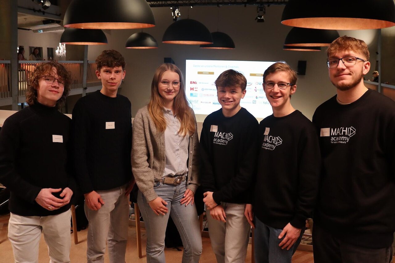 Finale der MACHacademy „School Edition“ – Schüler des Wirtschaftsgymnasiums beeindrucken mit starken Startup-Ideen Image 5