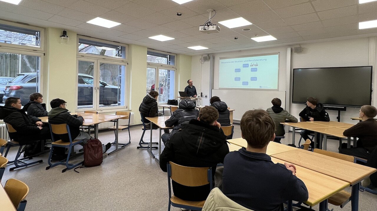 Schnuppertag am Wirtschaftsgymnasium gibt praxisnahe Einblicke in Unterricht und Schulleben Image 11