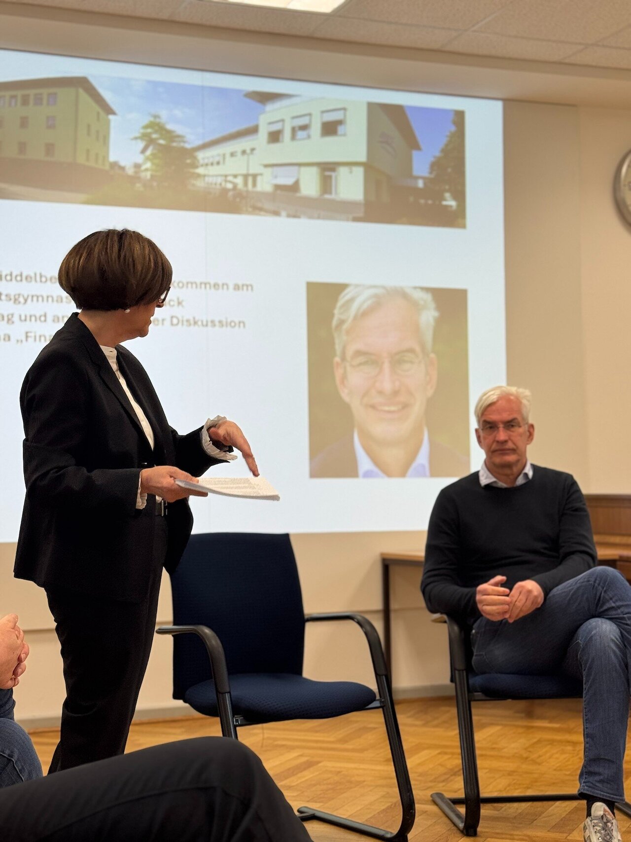 Bundestagsabgeordneter Dr. Mathias Middelberg zu Besuch am Schölerberg Image 3