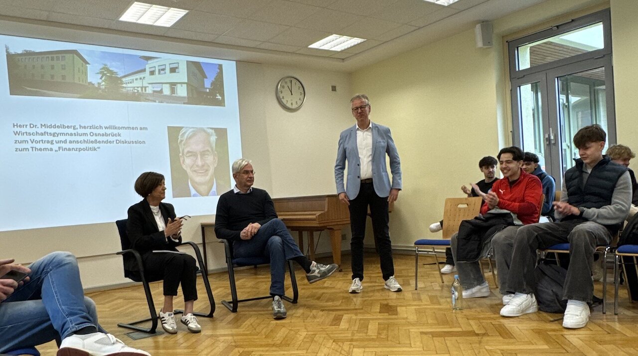 Bundestagsabgeordneter Dr. Mathias Middelberg zu Besuch am Schölerberg Image 4