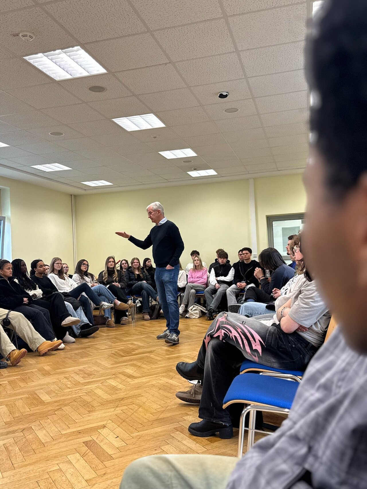 Bundestagsabgeordneter Dr. Mathias Middelberg zu Besuch am Schölerberg Image 5