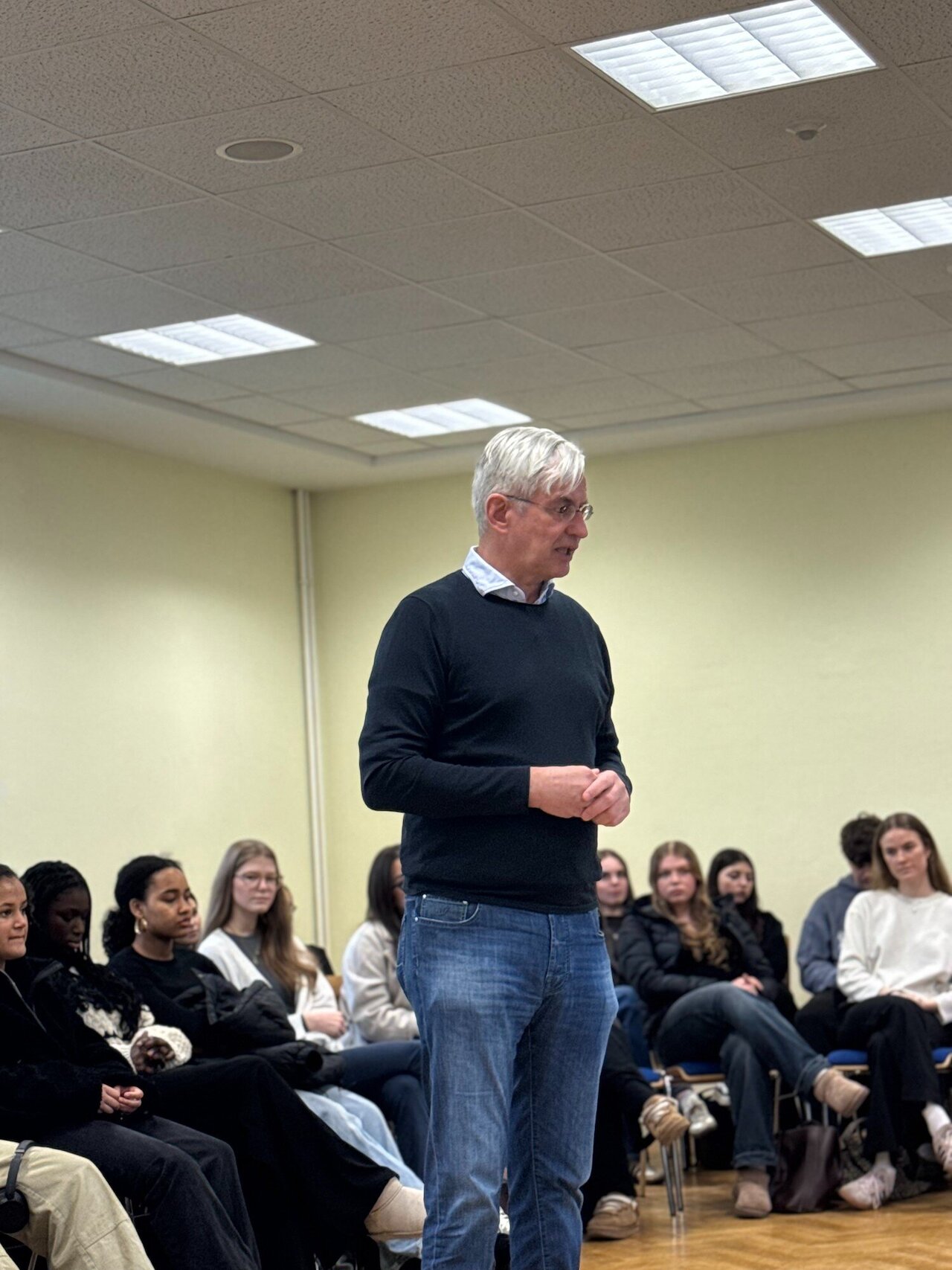 Bundestagsabgeordneter Dr. Mathias Middelberg zu Besuch am Schölerberg Image 6