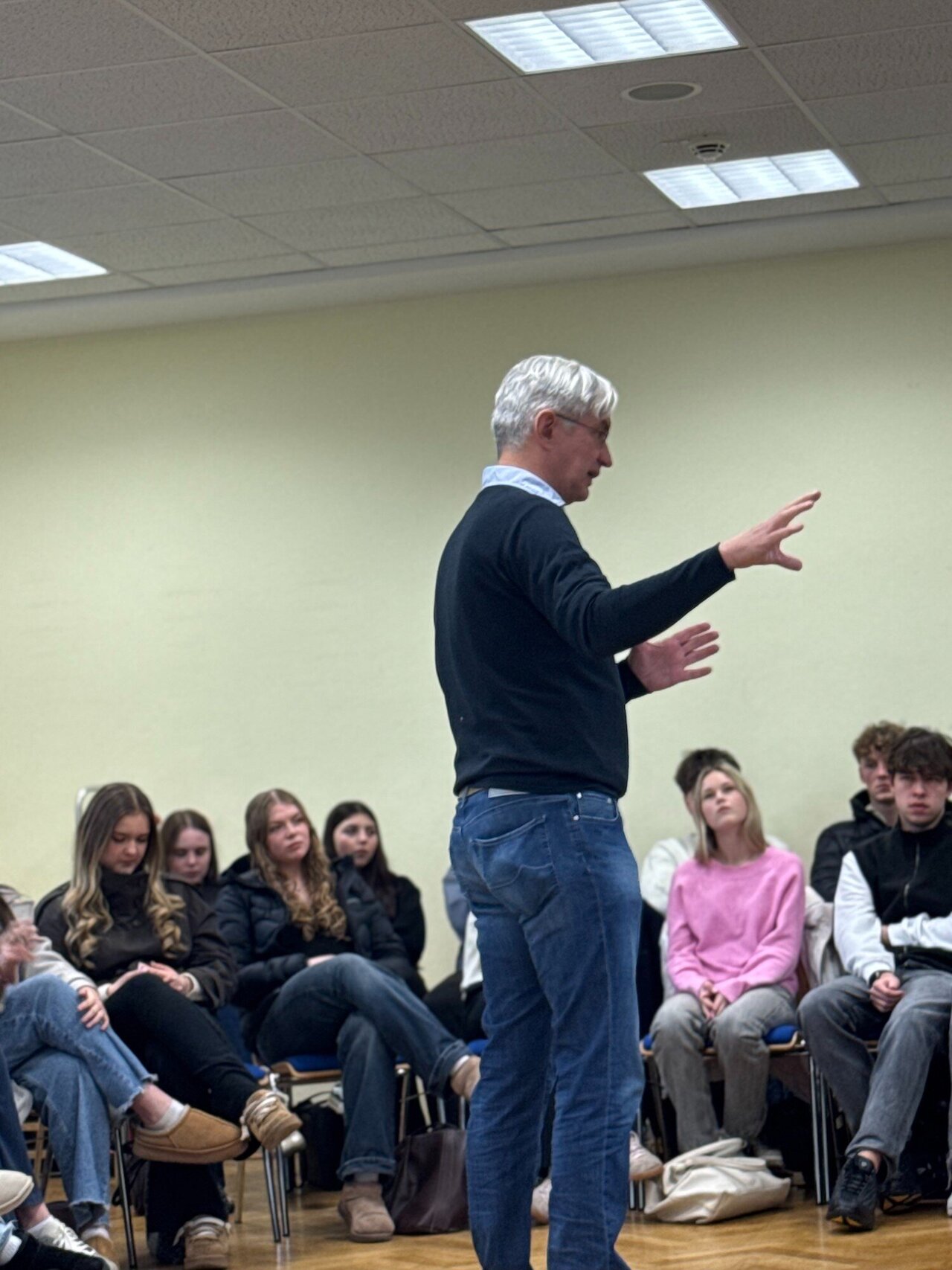 Bundestagsabgeordneter Dr. Mathias Middelberg zu Besuch am Schölerberg Image 8