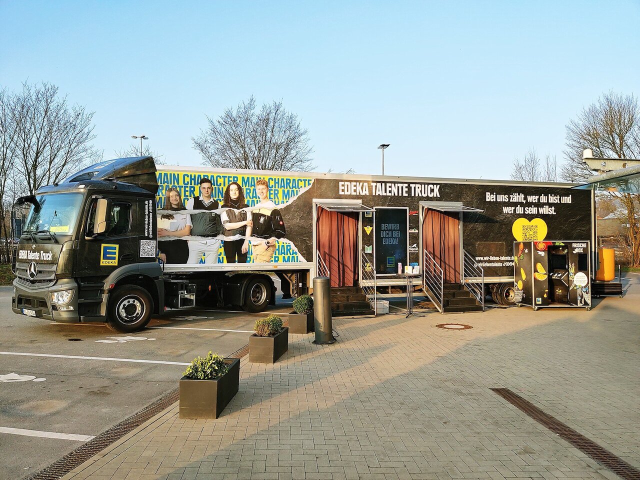 Einblicke in den Einzelhandel – Besuch beim EDEKA Talente Truck Image 1