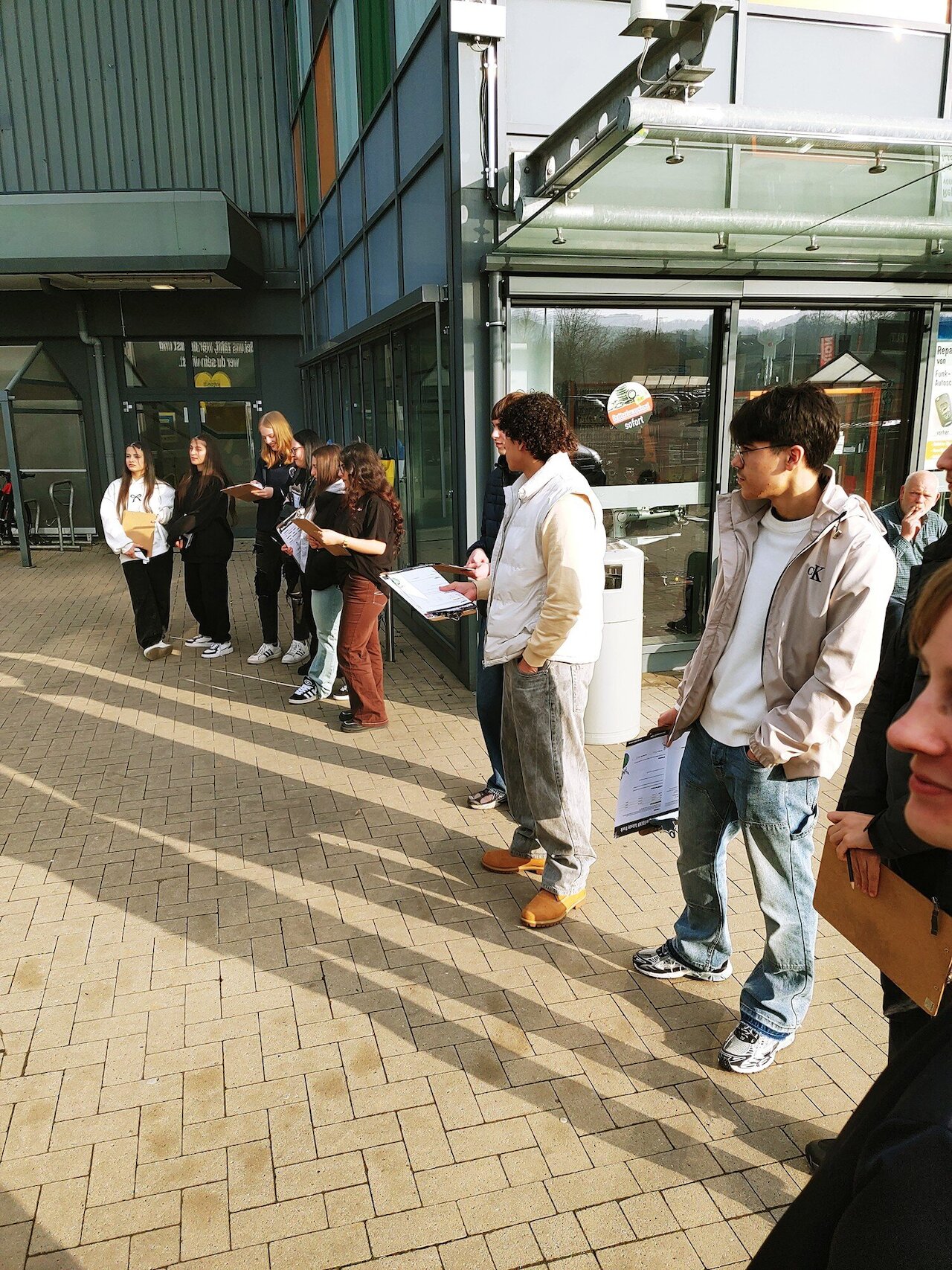 Einblicke in den Einzelhandel – Besuch beim EDEKA Talente Truck Image 6