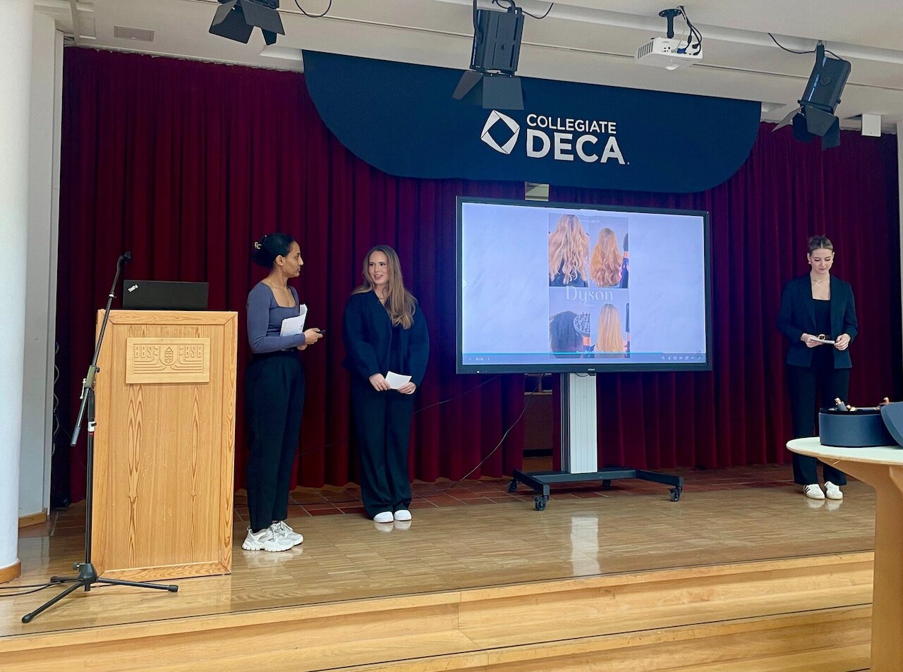 Erfolgreicher DECA-Wettbewerb Image 2
